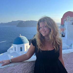 Meet your Posher, Adrienne